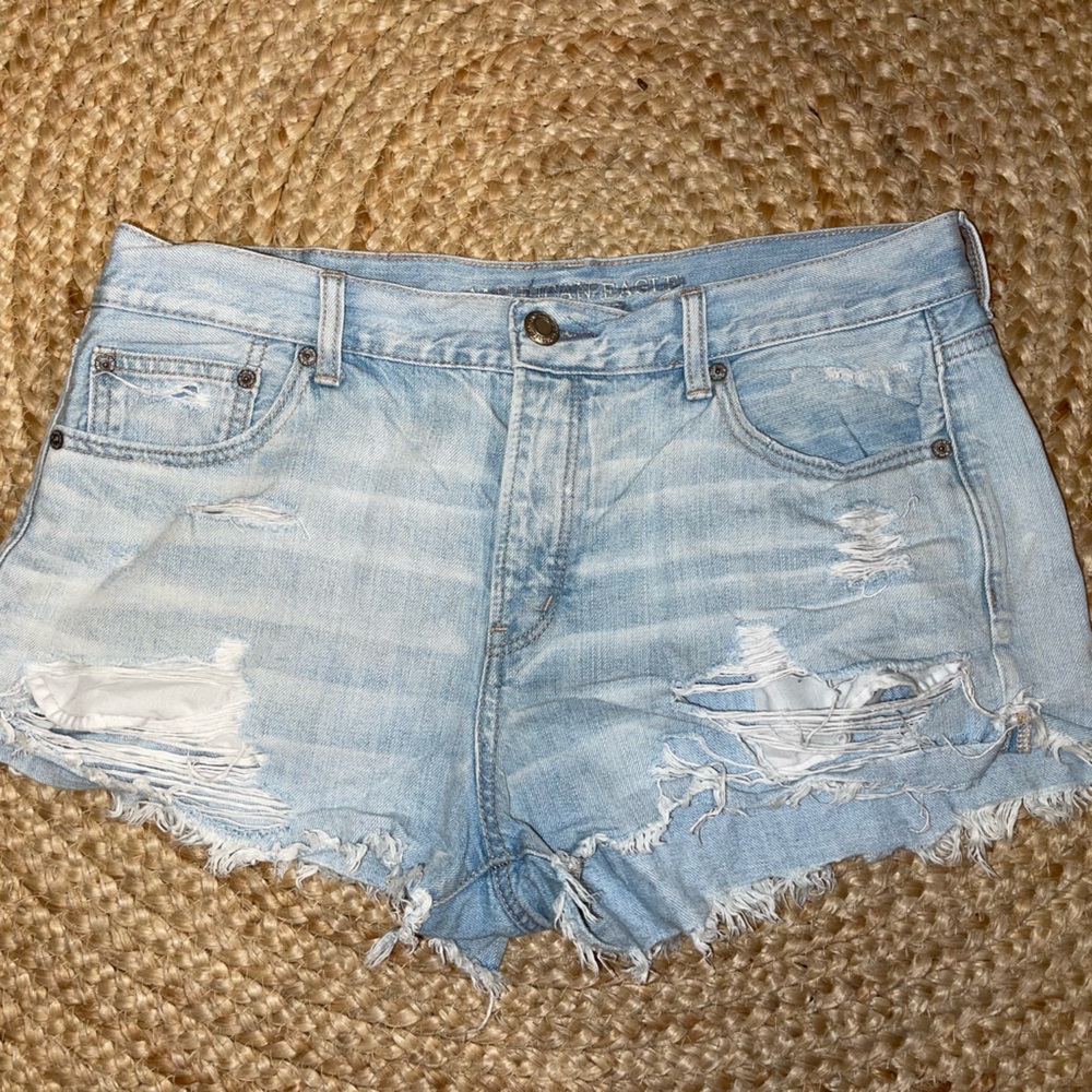American Eagle tomgirl shortie light wash Jean shorts
